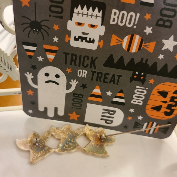 3 Ghost Brooch - Picture 5 of 6